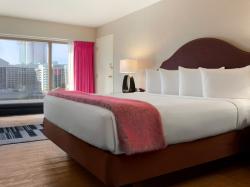 FAB Room, 1 King, Non-Smoking, Accessible Tub Transfer