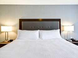 1 King/2 Queens Bedroom Suite Non Smoking