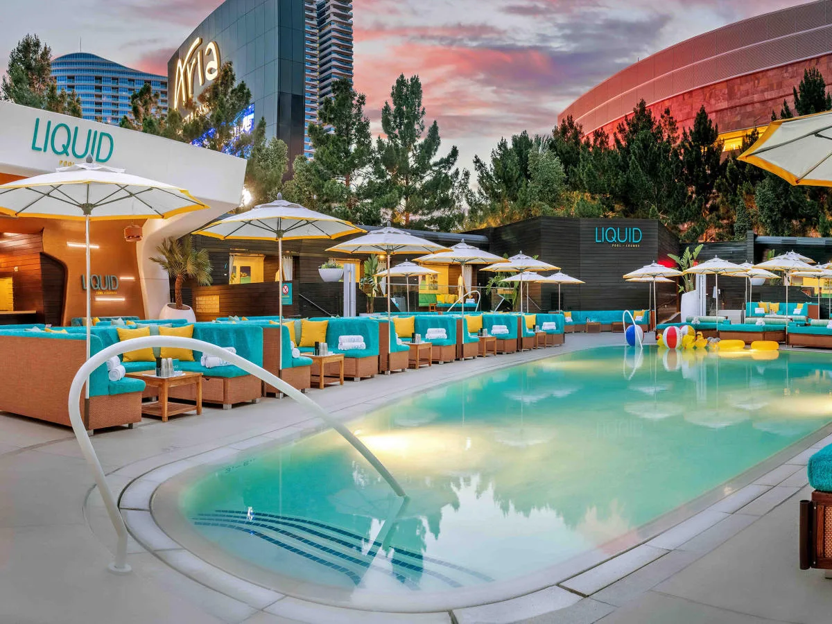 Liquid Pool Lounge